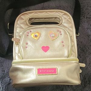 A medium sized purse